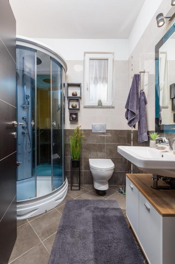Lux Apartment Teo - New Пула Екстериор снимка