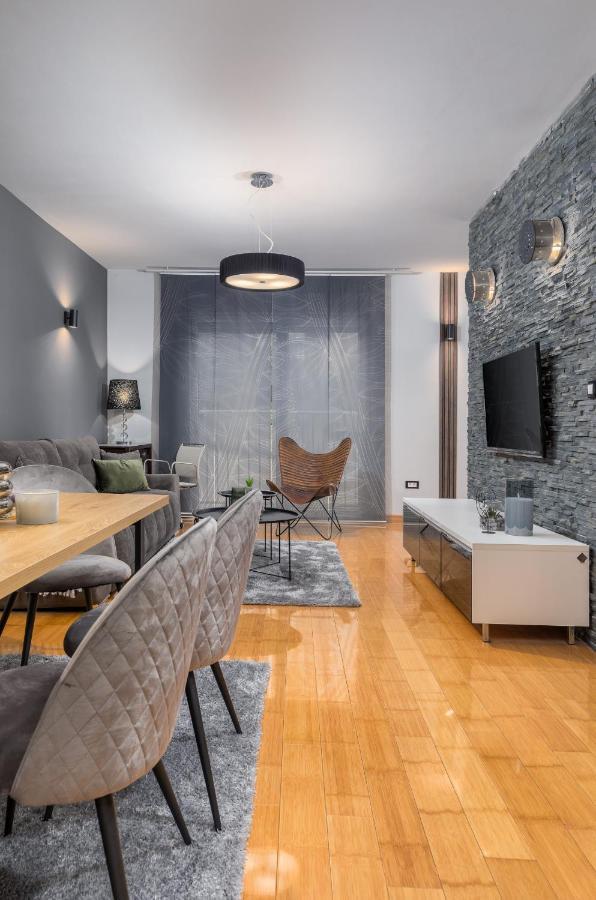 Lux Apartment Teo - New Пула Екстериор снимка