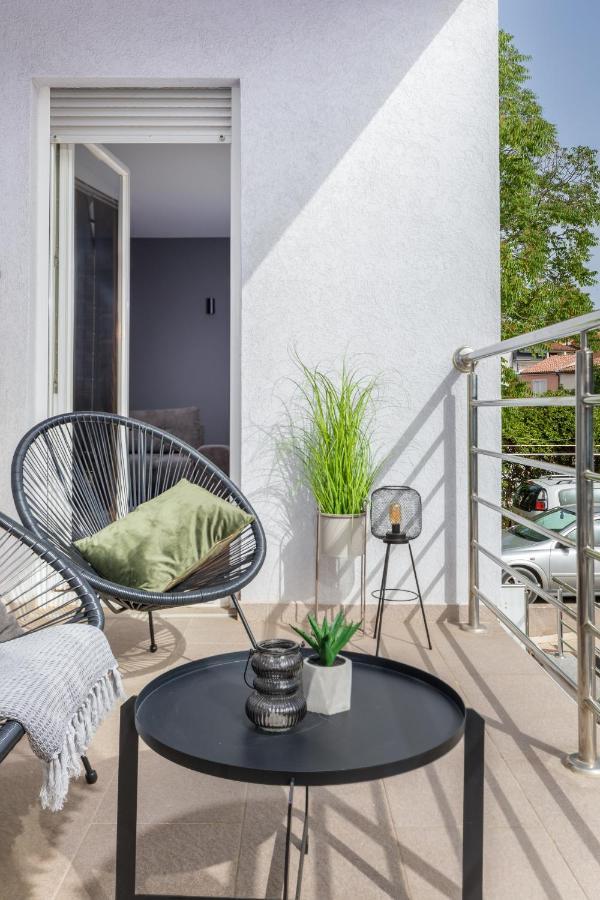 Lux Apartment Teo - New Пула Екстериор снимка